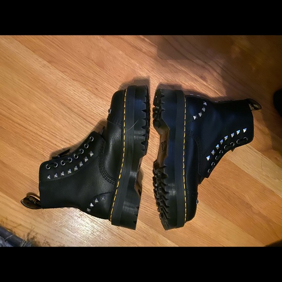 Dr. Martens Shoes - Dr martens platform,  worn twice. Women’s 8.